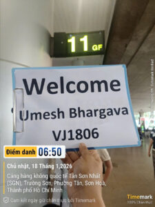 Driver waiting at SGN airport pillar 11