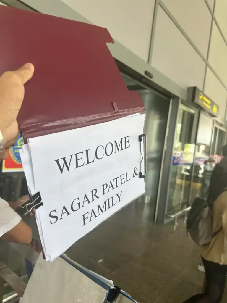 Tan Son Nhat Airport pickup name sign